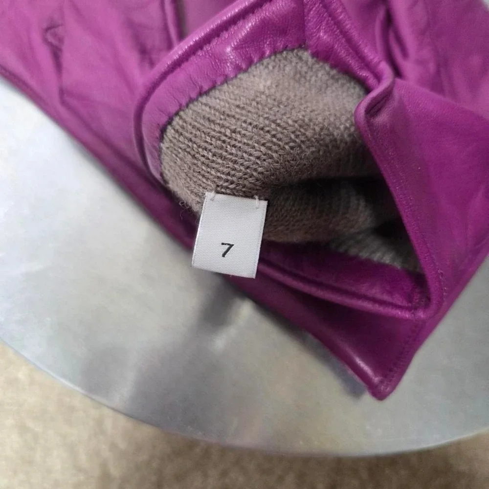 Coach Horse &‎ Carriage Leather Tech Gloves in a purple or magenta color size 7